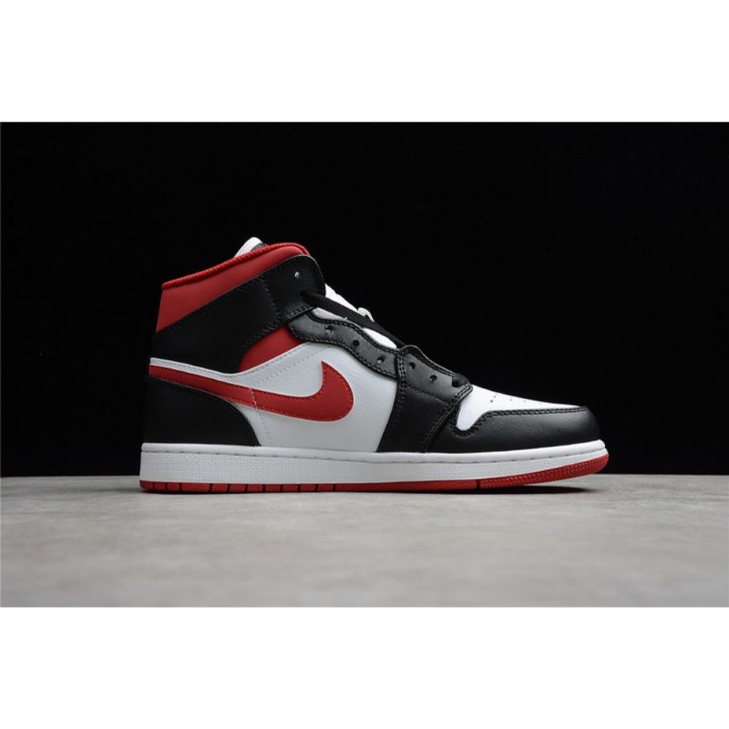 Férfi/női Jordan 1 Retro Középfekete Tornatermi Piros Kosárlabdacipő