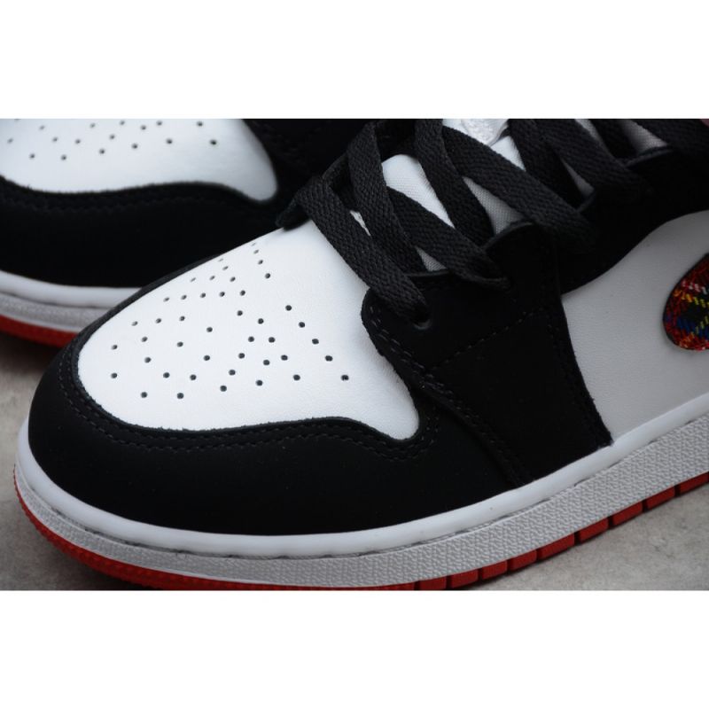 Férfi / Női Jordan 1 Retro Mid Bad Mikulás Kosárlabdacipő