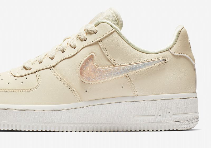 Nike Air Force 1 07 Se Prémium Női Alkalmi Fakó Elefántcsont / Csúcs Fehér-guava Jég