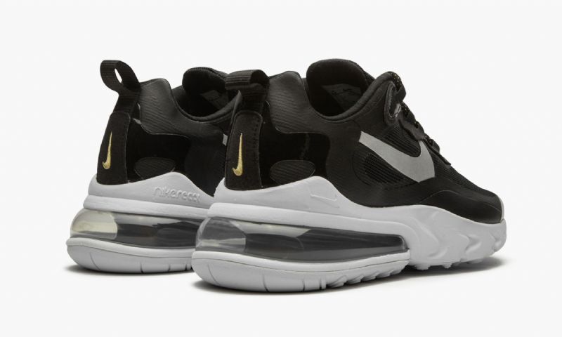 Nike Air Max 270 React Férfi Futó Fekete / Metál Ezüst